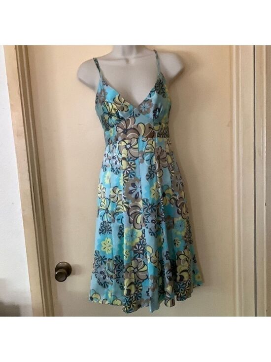 Laundry By Shelli Segal Dresses & Skirts - Laundry Shelli Segal Floral Silk Dress size 2